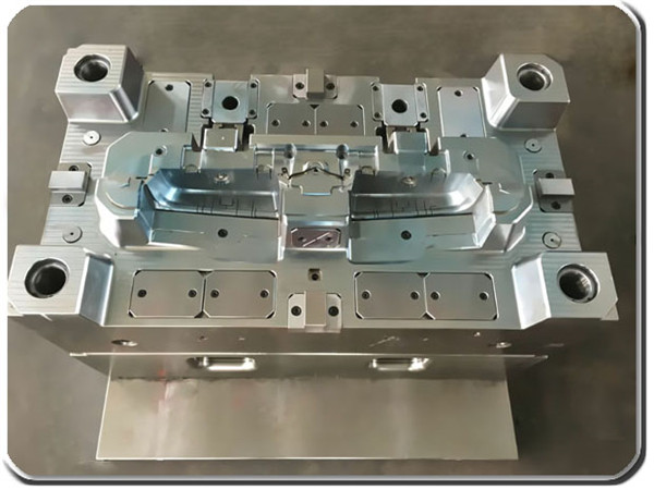 plastic injection mold 02